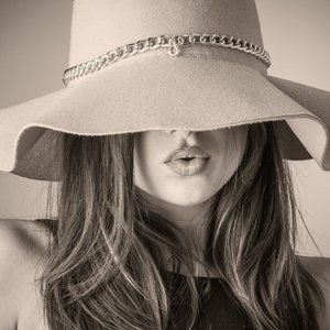 Meet your Posher, Victoria